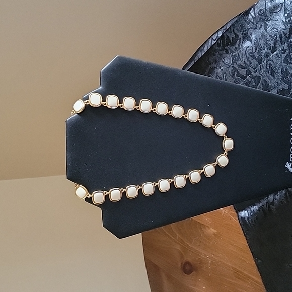 Necklace & Earring Set (Vintage Avon ) - Picture 2 of 3